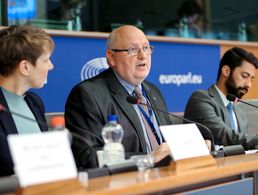 Euromil-Präsident Emmanuel Jacob (Mitte) warb für ein europaweites Koalitionsrecht für Soldaten Foto: © European Union 2018  