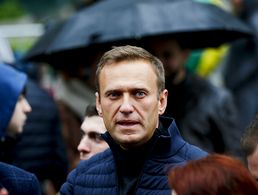 Alexej Nawalny wurde am 22. August zur Behandlung nach Deutschland geflogen. Jetzt hat ein Speziallabor der Bundeswehr herausgefunden, dass der russische Kremlkritiker mit einem Nervenkampfstoff vergiftet wurde. Foto: picture alliance / AA | Sefa Karacan