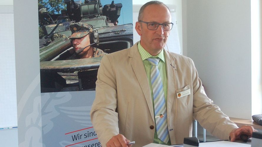 Uwe Schenkel leitet das Treffen im Hotel Park Soltau (Foto: LV Nord)