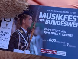 Neuer Termin: Das Musikfest der Bundeswehr findet am 25. September 2021 statt. Stargast werden die "Black Fööss" sein. Foto: Screenshot Video "Paul im Autokino"/Bundeswehr