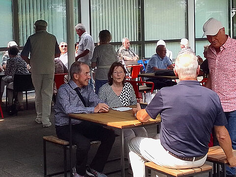Über 60 Mitglieder und Gäste pflegten den kameradschaftlichen Austausch und führten intensive Gespräche beim Sommerfest der Kameradschaft ERH Ulm/Neu-Ulm. Foto: jag