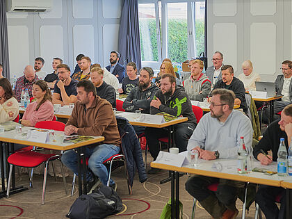 Über 40 Soldaten auf Zeit setzten sich beim SaZ-Ausscheiderseminar praxisnah mit zentralen Fragen ihres bevorstehenden Wechsels in eine zivile, berufliche Zukunft auseinander. Foto: IK