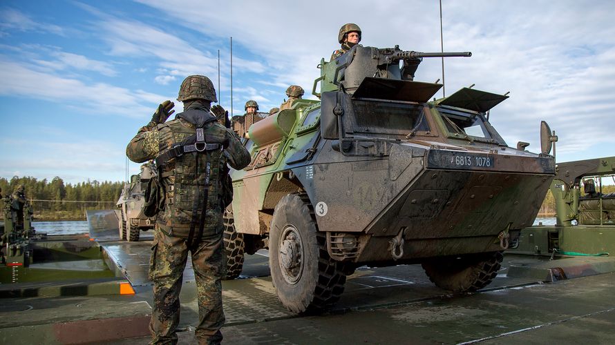 Deutsche und französische Soldaten bei der Nato-Übung "Trident Juncture" im Oktober 2018. Mit seiner umstrittenen "Hirntod"-Äußerung hatte Frankreichs Präsident Emmanuel Macron im vergangenen Jahr eine Debatte um den Zustand der Nato ausgelöst. Foto: Bundeswehr/Marco Dorow