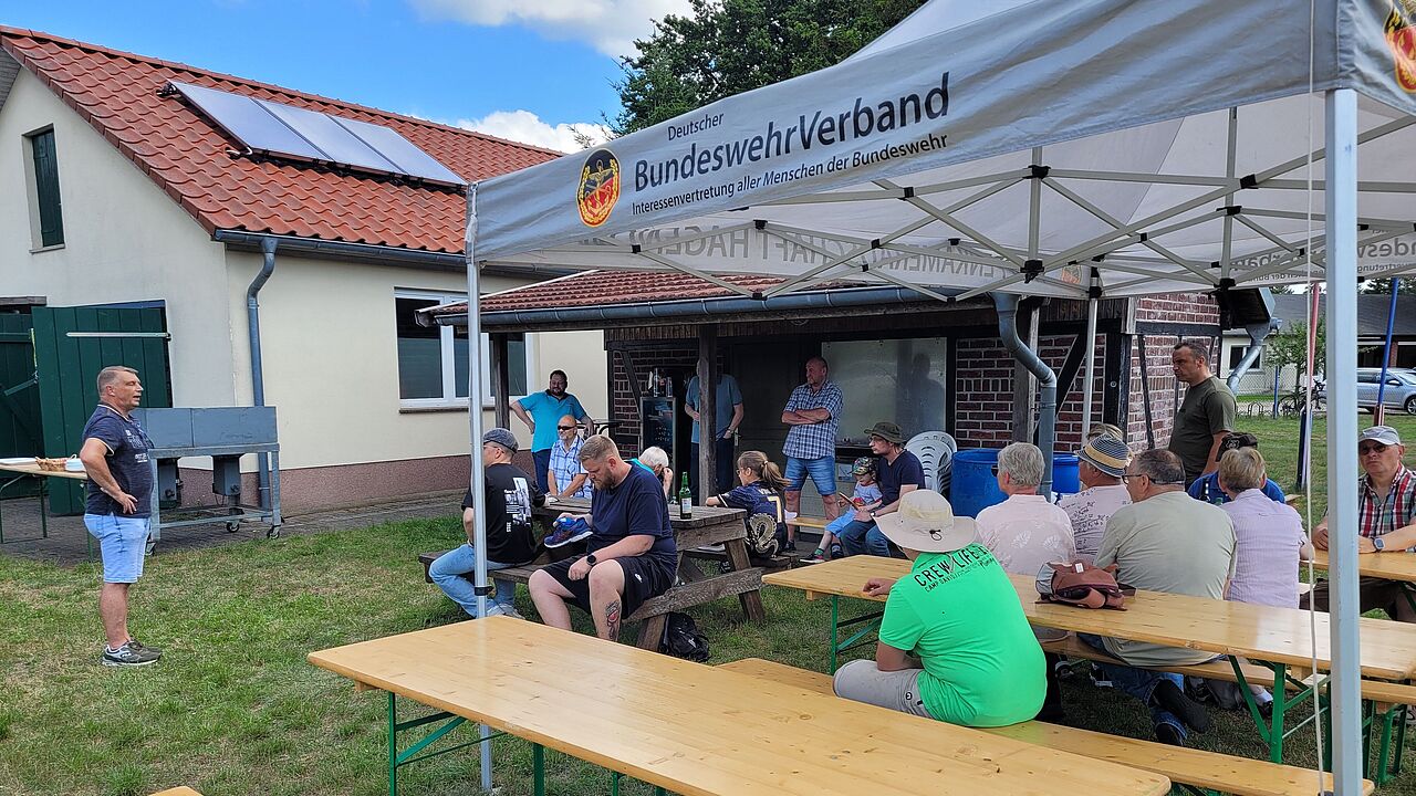 Der Vorsitzende der KERH Hagenow bei der Begrüßung der Anwesenden. Foto: Walter Trump
