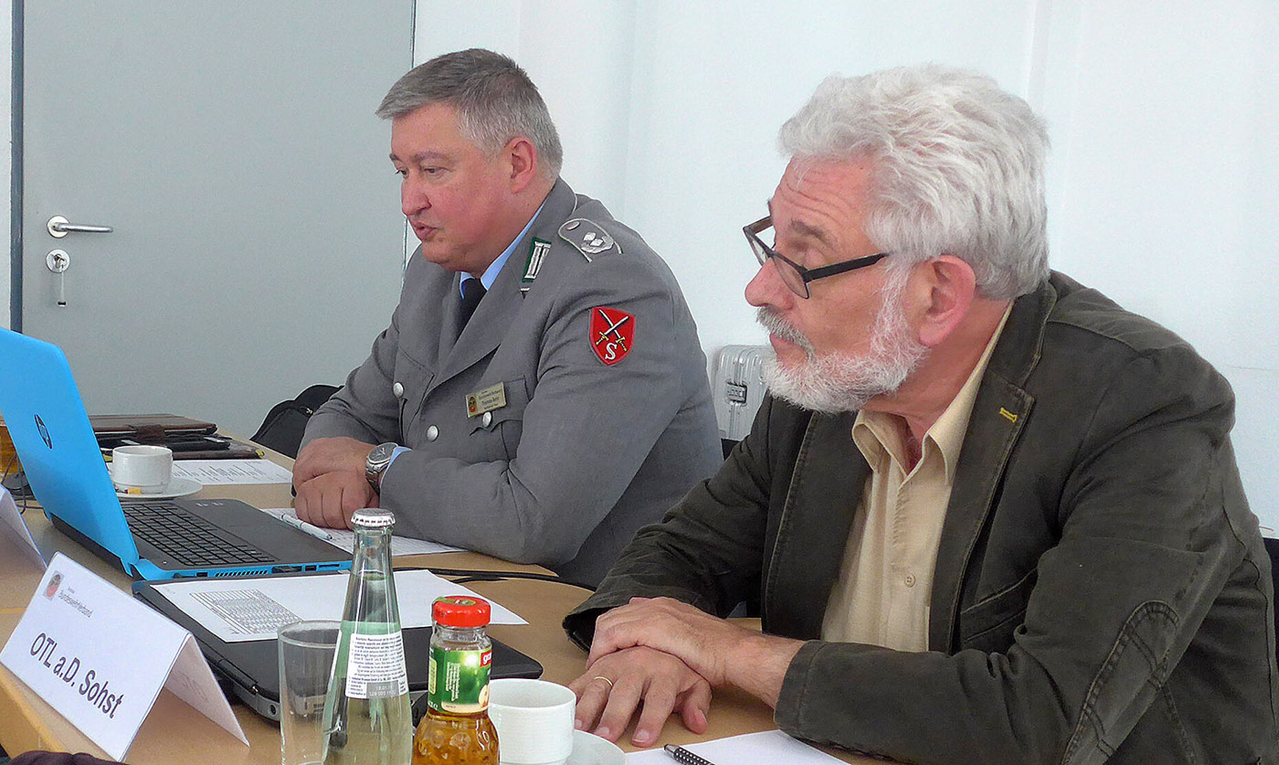 Netzwerker in Sachen Beteiligungsrechte: OTL Behr und OTL a.D. Sohst (v.l.) (Foto: DBwV/LV West)