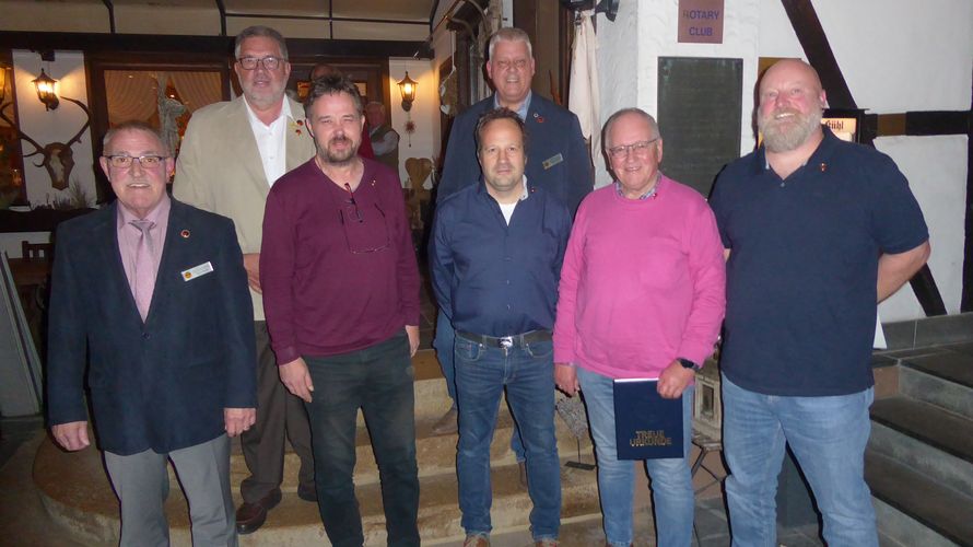 Die Jubilare mit den DBwV-Mandatsträgern (von links) KERH Vorsitzender Klaus Schröder, Stellvertreter des Vorsitzenden ERH Ernst Wendland, Korvettenkapitän der Reserve Markus Thur, Obermaat der Reserve Sebastian Six, Vorsitzender ERH Ingo Zergiebel sowie die Oberfeldwebel der Reserve Heinrich Knipps und Alexander König.