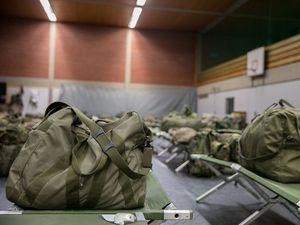 Die Taschen sind in den Notunterkünften der Hochstaufen-Kaserne in Bad Reichenhall gepackt. Der Großteil der am Katastrophenfall beteiligten Soldaten ist bereits wieder an seine Heimatstandorte zurückgekehrt. Foto: Pressestelle Gebirgsjägerbrigade 23