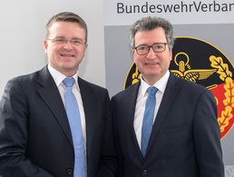 Austausch: Bundesvorsitzender André Wüstner (l.) und Jens Gnisa, Vorsitzender des Deutschen Richterbundes. Foto: DBwV/Yann Bombeke