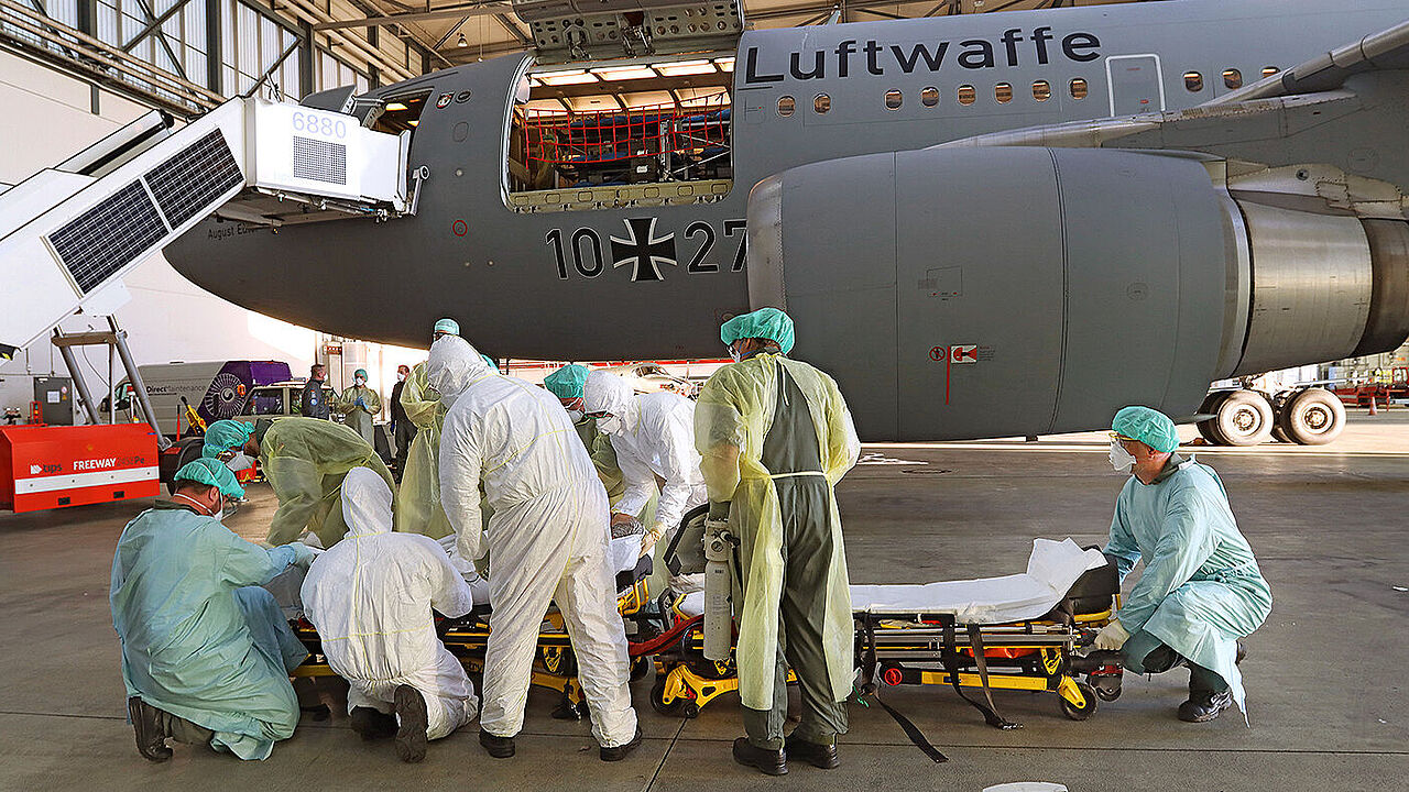 Die Bundeswehr unterstützt im Kampf gegen die Corona-Pandemie mit sanitätsdienstlicher Expertise und mit helfenden Händen. Foto: Bundeswehr/Sandra Herholt