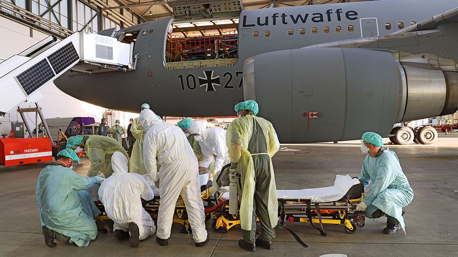 Die Bundeswehr unterstützt im Kampf gegen die Corona-Pandemie mit sanitätsdienstlicher Expertise und mit helfenden Händen. Foto: Bundeswehr/Sandra Herholt