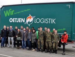 Vor den Toren Rotenburgs beschäftigt Oetjen Logistik rund 500 Mitarbeiter - nun nutzten Soldaten die Möglichkeiten, sich dort über Job-Möglichkeiten zu informieren. Foto: Malte Friedrichsen