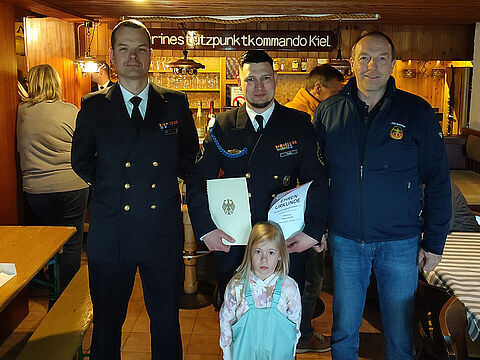 Von links: Fregattenkapitän Jan Dobberstein, Obermaat Robert Paulke und Hauptmann a.D. Dirk Sommer.