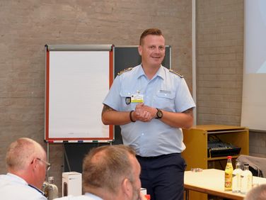 Stabsfeldwebel Schleicher trägt die Verbandspolitik vor. Foto: Privat