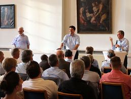 Großen Zuspruch fand die Informationsveranstaltung „Zukunft der Bundeswehr im nationalen und europäischen Kontext“ in Germersheim  (v.l. Sohst, Hitschler, Bartels) (Foto: LV West/DBwV)