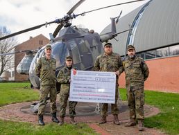 900 Euro wurden bei einer Spendenaktion des Internationalen Hubschrauberausbildungszentrums Bückenburg eingenommen. Foto: IntHubschrAusbZ BerUstg 