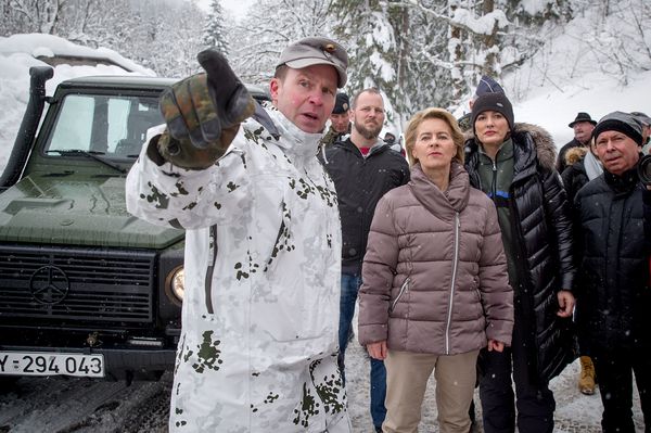 Verteigungsministerin Ursula von der Leyen besuchte die Soldaten auf der Buchenhöhe. Foto: DBwV/Bombeke