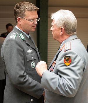 Der Vorsitzende des DBwV Oberstleutnant André Wüstner (l.) und der Generalinspekteur Volker Wieker (r.). Foto: Rogge/DBwV