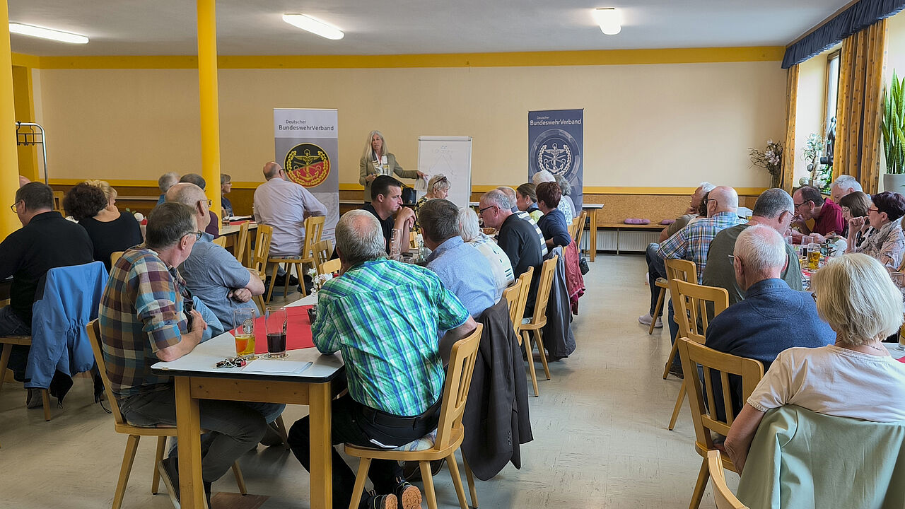 Auf höchstes Interesse traf bei den Mitgliedern der Kameradschaft ERH Memmingen der Vortrag von Fachanwältin Susanne Kristin zu den „7 Todsünden beim Vererben“. Foto: Detlef Döring