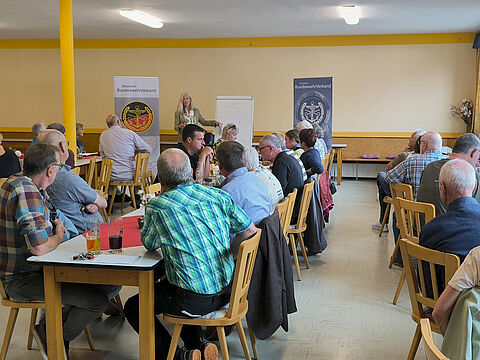 Auf höchstes Interesse traf bei den Mitgliedern der Kameradschaft ERH Memmingen der Vortrag von Fachanwältin Susanne Kristin zu den „7 Todsünden beim Vererben“. Foto: Detlef Döring