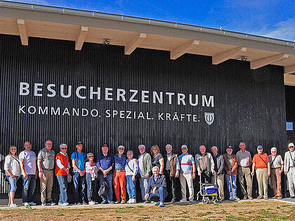 Mitglieder der Kameradschaft ERH Tuttlingen und der Kameradschaft ERH Westlicher Bodensee-Hegau besuchten das KSK in Calw. Foto: Jochen Schmid