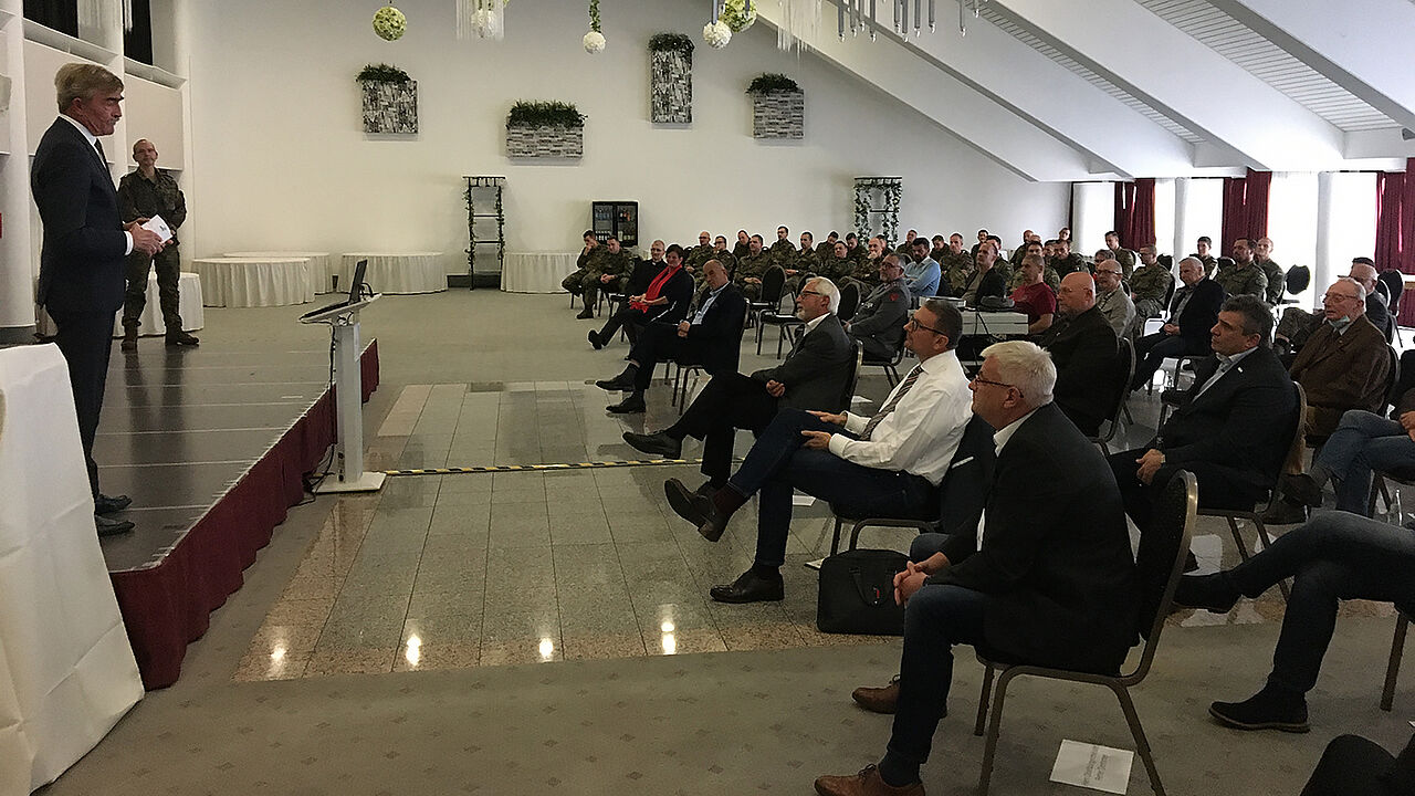 Die schon traditionellen Herbstvorträge der StOKa Saarlouis werden auch von der zivilen Öffentlichkeit gern angenommen. Foto: Gerhard Hartmann