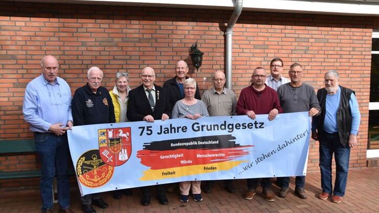 Der neue Nordholzer ERH-Vorstand mit Beisitzern. Foto: DBwV