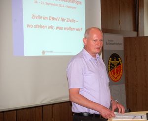 Klaus-Hermann Scharf berichtete als Vorsitzender Fachbereich Zivile Beschäftigte im DBwV über die laufenden Initiativen des Verbands für seine zivilen Mitglieder.