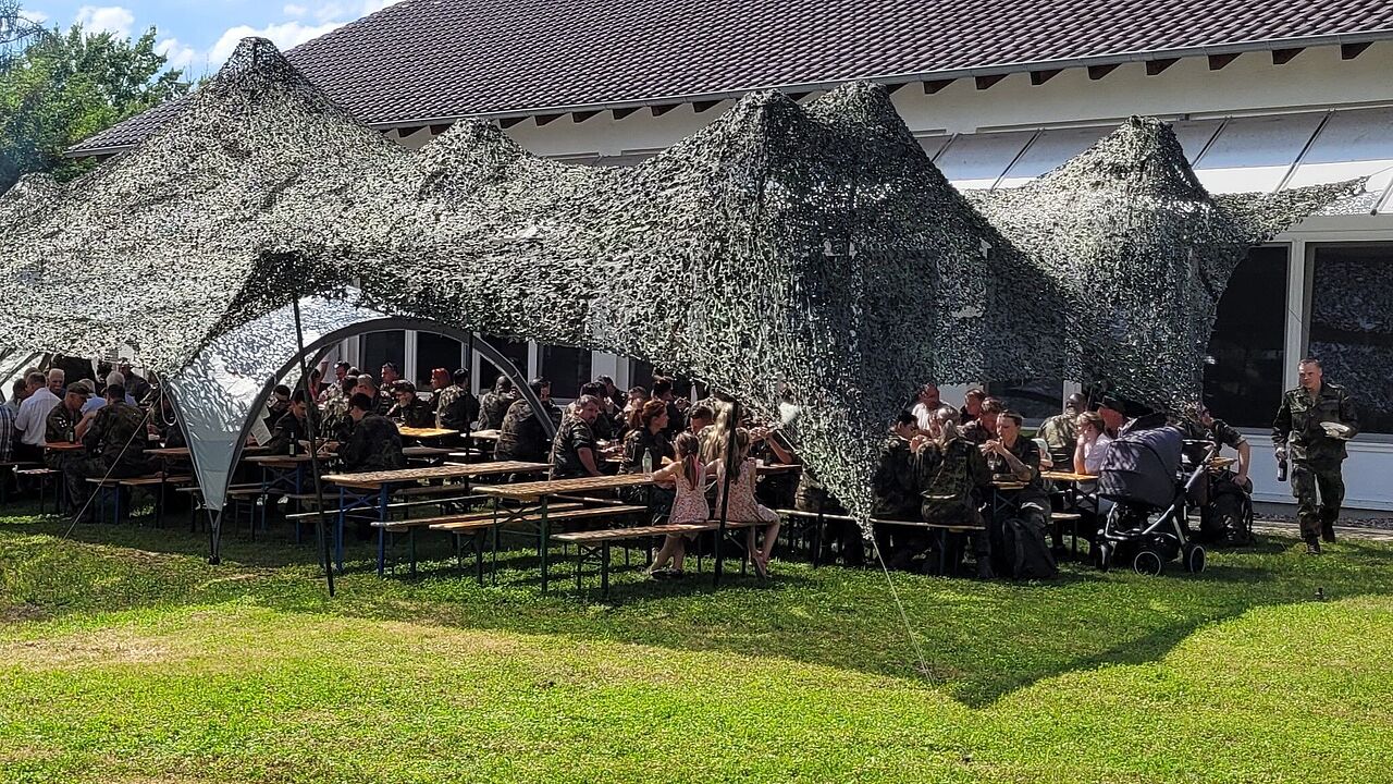 Bei sonnigem Wetter und Temperaturen um 30 Grad verabschiedete die StoKa Bruchsal mit einem Sommerfest nahezu 250 Mitglieder und Gäste in den wohlverdienten Erholungsurlaub. Foto: StoKa Bruchsal