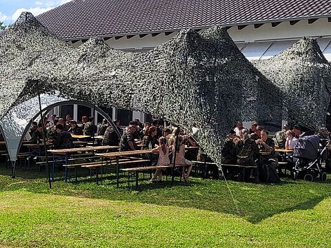 Bei sonnigem Wetter und Temperaturen um 30 Grad verabschiedete die StoKa Bruchsal mit einem Sommerfest nahezu 250 Mitglieder und Gäste in den wohlverdienten Erholungsurlaub. Foto: StoKa Bruchsal