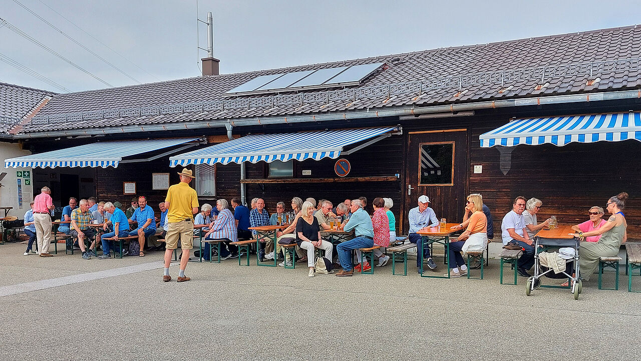 Mehr als 50 Mitglieder der fusionierten KERH Garmisch-Partenkirchen-Mittenwald kamen zur ersten gemeinsamen Veranstaltung – ein starkes Zeichen für den Zusammenhalt in der neuen Gemeinschaft. Foto: KERN GAP-Mittenwald
