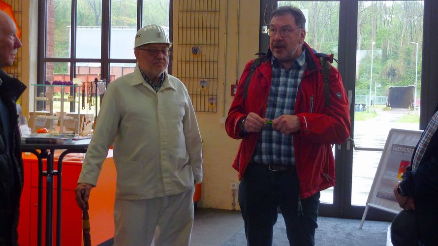 Für die spannenden Einblicke in das Leben der Bergleute dankte Vorsitzender Torsten Küppers am Ende der eindrucksvolle Führung dem Steiger Paul Breuer. Foto: KERH Aachen