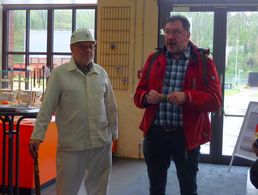 Für die spannenden Einblicke in das Leben der Bergleute dankte Vorsitzender Torsten Küppers am Ende der eindrucksvolle Führung dem Steiger Paul Breuer. Foto: KERH Aachen
