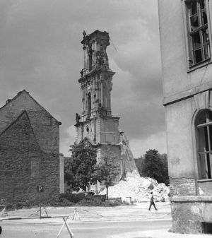 Geschichtsträchtig: Heute steht von der „bedeutendsten Barockkirche Potsdams“ nur noch das Portal. 1733-1735 erbaut, erlangte sie 1933 durch die Vereidigung Adolf Hitlers zum Reichskanzler traurige Berühmtheit. 1968 wurde die Ruine auf Beschluss der SED-Führung gesprengt. Foto: ddrbildarchiv/Gebser