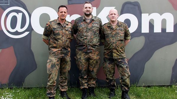 Oberstabsbootsmann Manfred Müller, Stabsfeldwebel Michael Faßbender und Stabsfeldwebel Sascha Anders (v.l.n.r.)