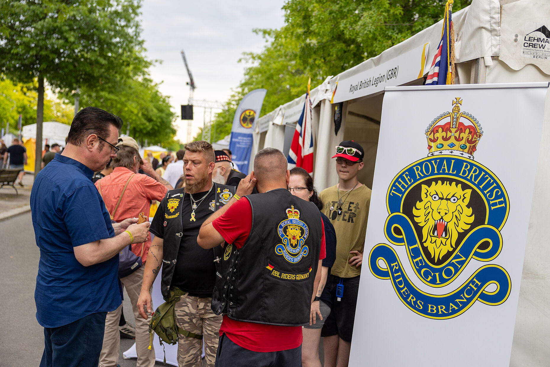 Zahlreiche nationale wie internationale Veteranenorganisationen präsentierten sich im Veteranendorf, auch die britische Royal British Legion. Foto: DBwV/Yann Bombeke