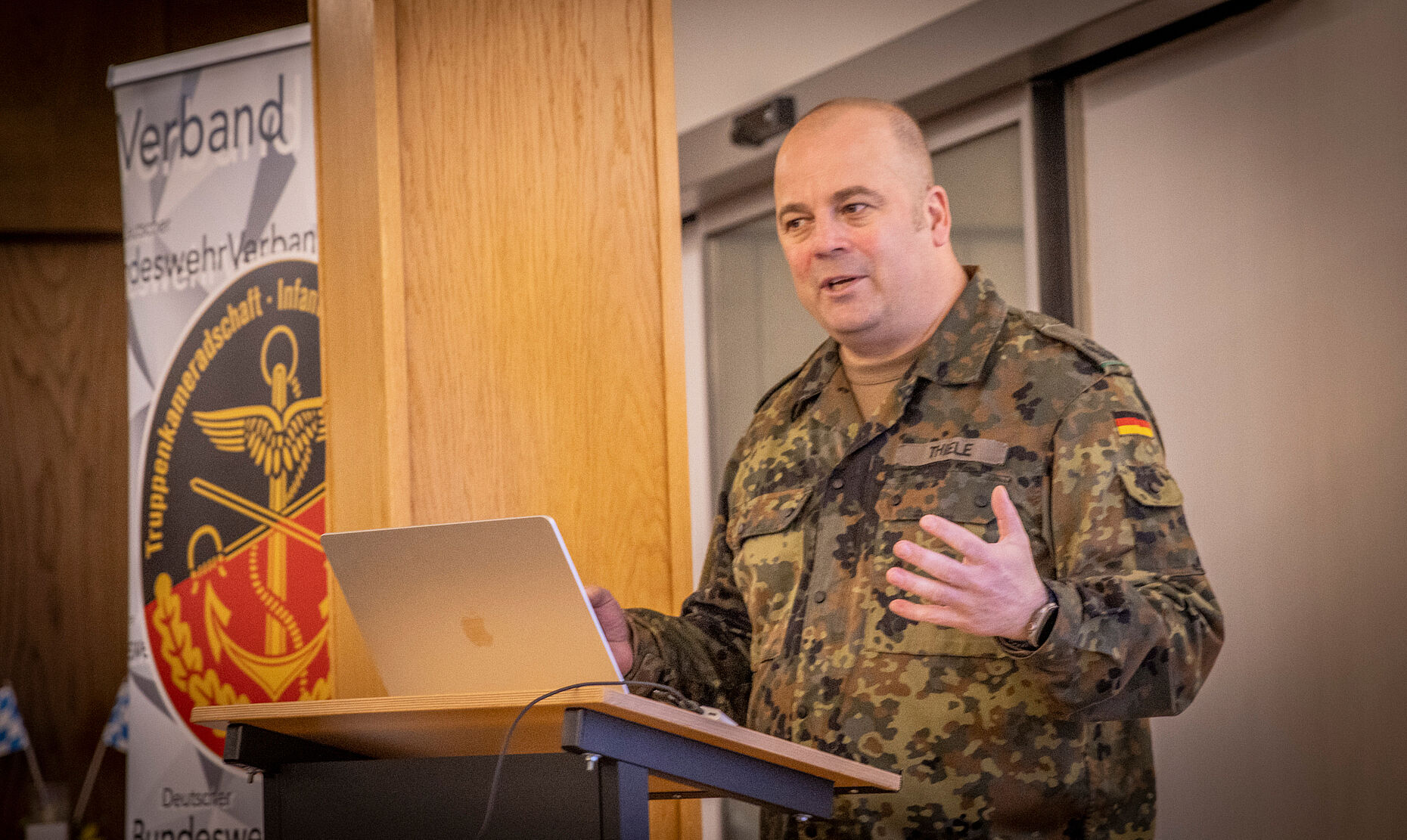 Der Vorsitzende Heer im Bundesvorstand, Oberstleutnant Robert Thiele gewährte interessante Einblicke in das, was den Verband beschäftigt. Foto: Jacqueline Danz