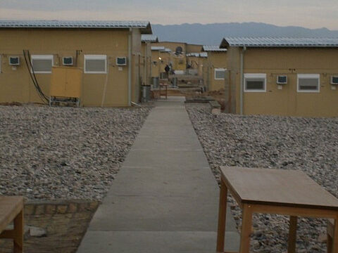 Wie das tägliche Leben der Angehörigen der Bundeswehr im Einsatz aussieht, machte der Leiter des Familienbetreuungszentrums Storkow in seinem Vortrag bei der KERH Marzahn-Hellersdorf deutlich. Foto: Intemann