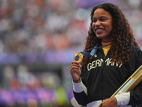 Hauptgefreiter Yemisi Ogunleye sicherte sich mit einer Weite von glatt 20 Metern die Goldmedaille im Kugelstoßen. Foto: picture alliance/dpa/Michael Kappeler