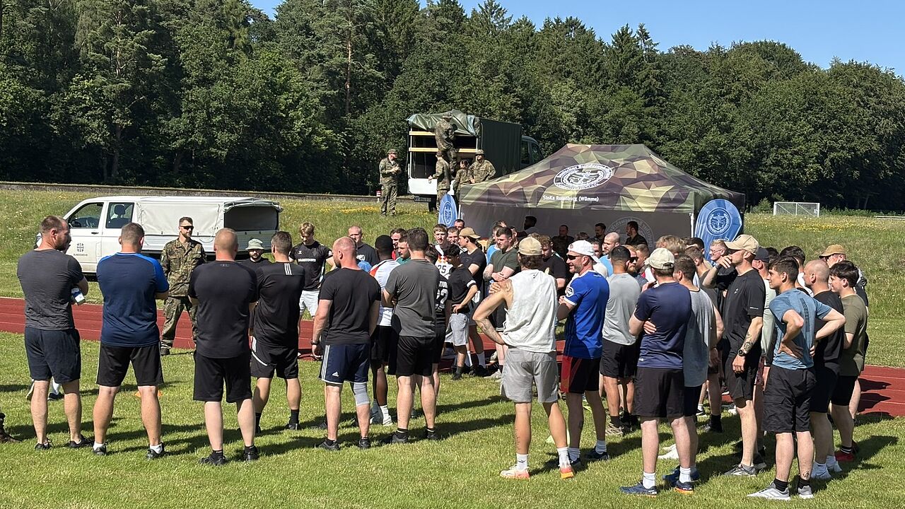 Die Veranstaltung fand am Sportplatz der Kaserne statt. Foto: DBwV