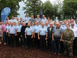 Trotz der gr0ßen Belastung in den Truppenteilen und Dienststellen waren fast 50 Mandatsträger der Einladung zur Bezirkstagung an den Müggelsee gefolgt. Foto: DBwV/Sarina Flachsmeier