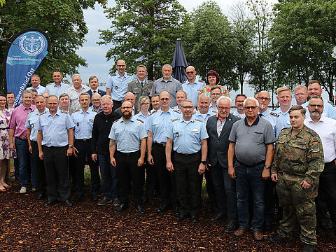 Trotz der gr0ßen Belastung in den Truppenteilen und Dienststellen waren fast 50 Mandatsträger der Einladung zur Bezirkstagung an den Müggelsee gefolgt. Foto: DBwV/Sarina Flachsmeier