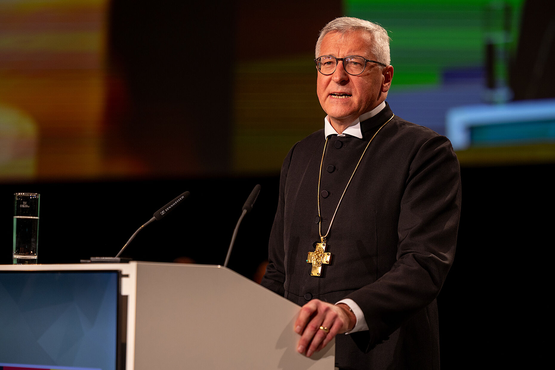 Militärbischof Bernhard Felmberg sprach das Totengedenken. Foto: DBwV/Yann Bombeke