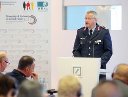 Oberstleutnant i.G. Detlef Buch sprach über das Engagement des Verbandes in Sachen Vielfalt und Integration. Foto: gr. Darrelmann/DBwV