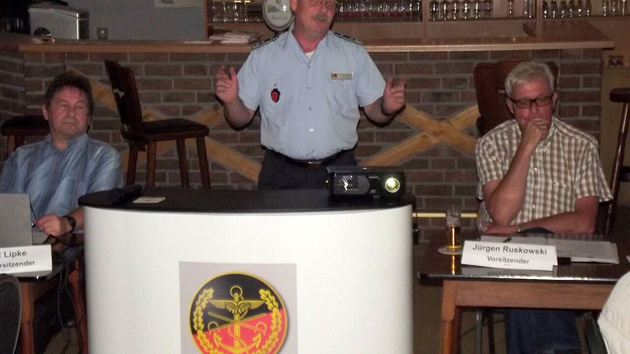 Rund 40 Mitglieder nutzten in Düren die Gelegenheit den neuen stellvertretenden Landesvorsitzenden, Oberstleutnant Lutz Meier, kennen zu lernen. Foto: Alois Kiefer
