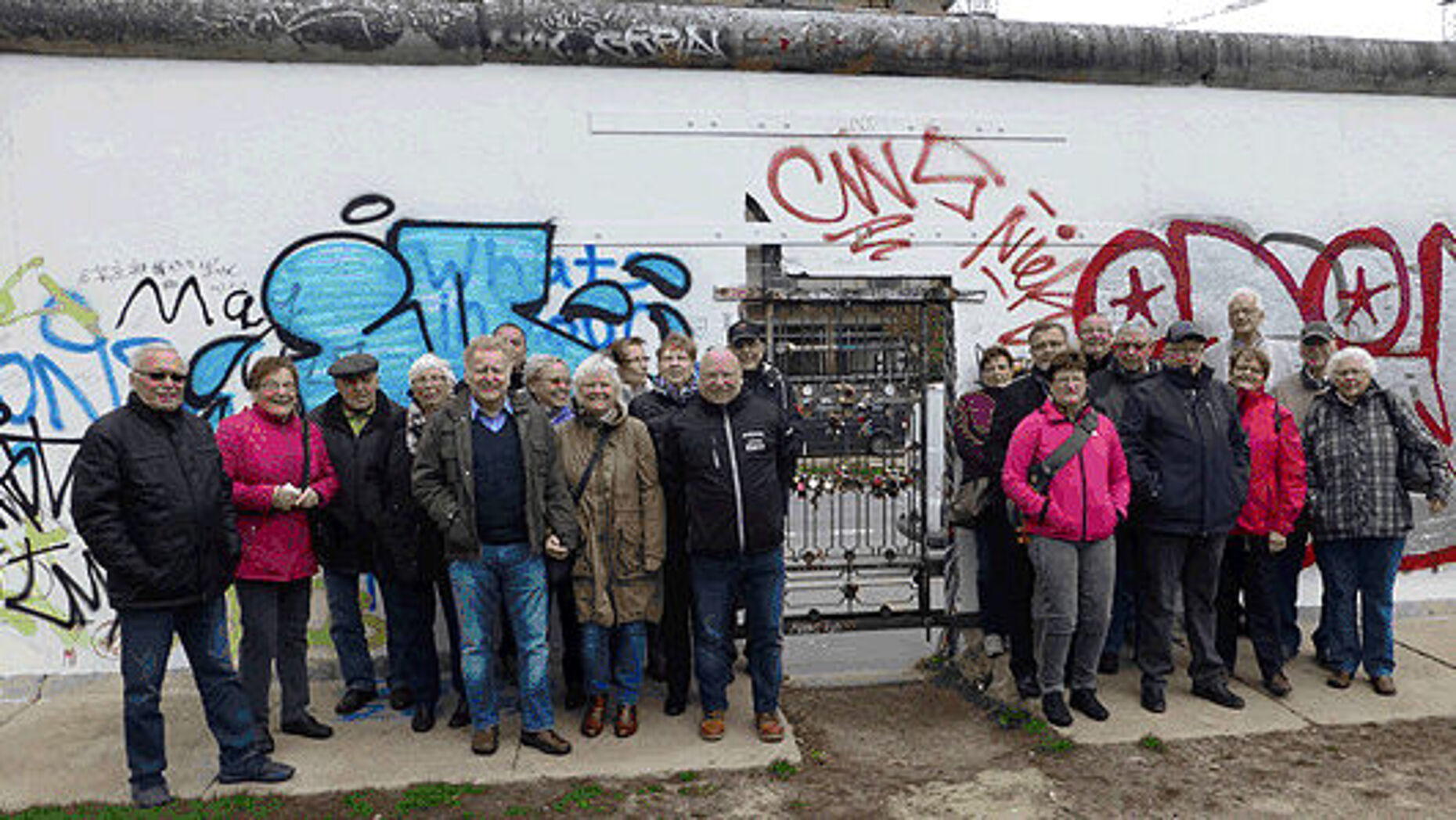 Am "The Wall Museum East Side Gallery": Ehemalige der KERH Borken erlebten Geschichte zum Anfassen Foto: Hauptbootsmann d.R. H. Baumgarten