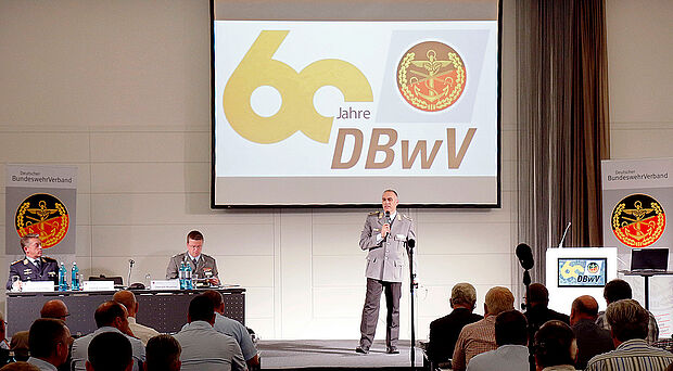 Oberstabsfeldwebel Jürgen Görlich bei seiner Rede auf dem Verbandstag. Foto: DBwV/Willem gr. Darrelmann