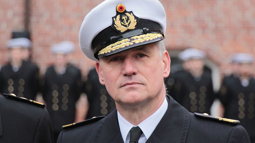 Kay-Achim Schönbach, hier noch als Flottillenadmiral, soll im kommenden Jahr neuer Inspekteur Marine werden. Foto: picture alliance / Alexander Preker/dpa