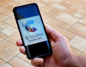 Die Anwendung kann in den App-Stores unter dem Suchbegriff "Corona-Warn-App" heruntergeladen werden. Foto: DBwV/Mika Schmidt
