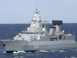 Die Fregatte "Hamburg" wird mit rund 250 Soldatinnen und Soldaten zur Überwachung des UN-Waffenembargos gegen Libyen ins Mittelmeer entsendet. Foto: Bundeswehr/Winges