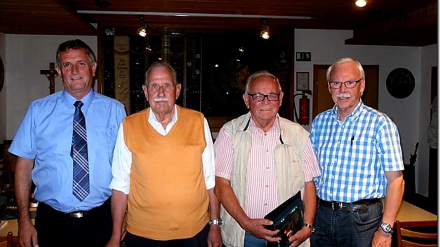 Die Geehrten Günter Bredl und Adolf Faulhammer mit den Vorsitzenden Bernhard Hauber (l.) und Norbert Frühwald (r) Foto: DBwV 